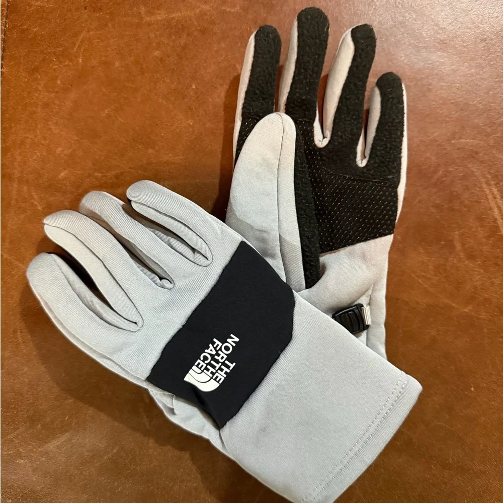 The North Face Light Gray and Black Winter Gloves